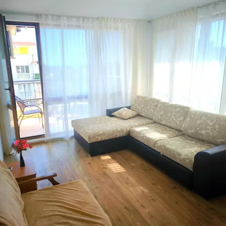 светлая на 4 этаже Appartement