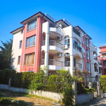 светлая на 4 этаже Ravda